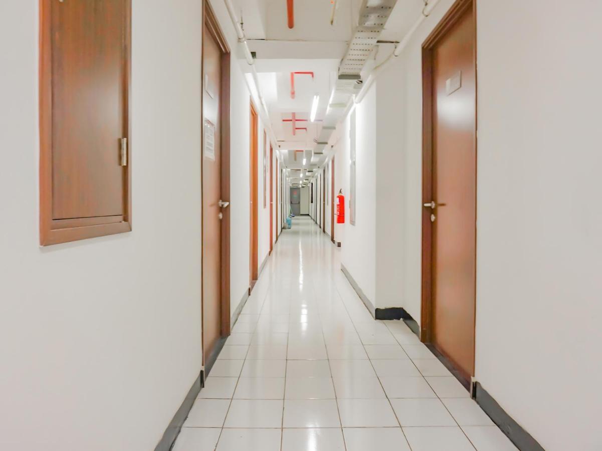 Oyo 90241 Sirooms Apartmen Gunung Putri Богор Экстерьер фото