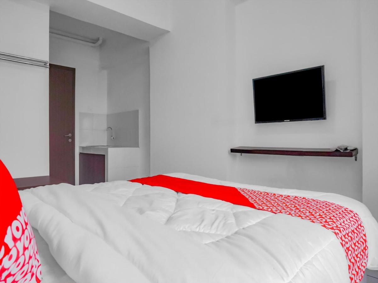 Oyo 90241 Sirooms Apartmen Gunung Putri Богор Экстерьер фото